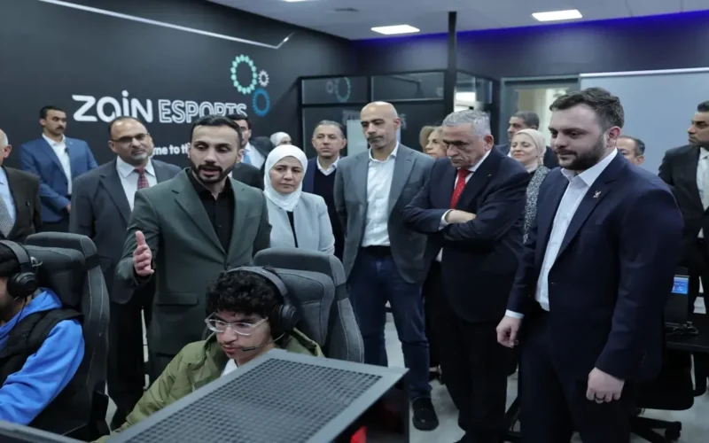 الأمير عمر بن فيصل يفتتح أكاديمية زين للرياضات الإلكترونية في الجامعة الأردنية